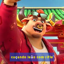 caçando leão com rifle