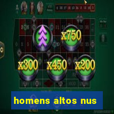 homens altos nus